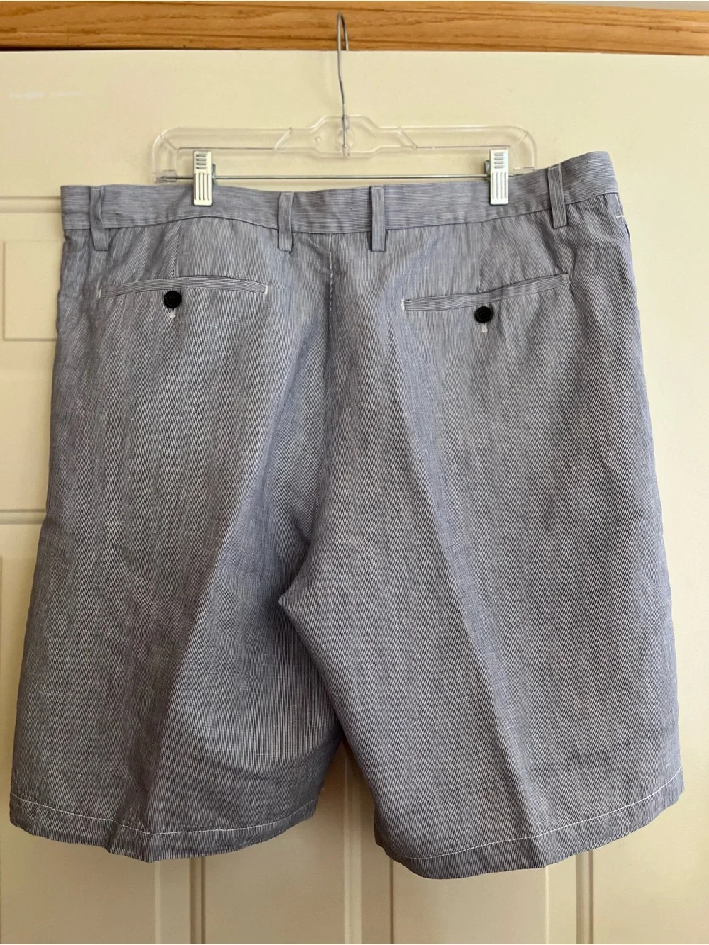 Men’s Banana Republic Emerson blue white linen blend flat front chino short. 38